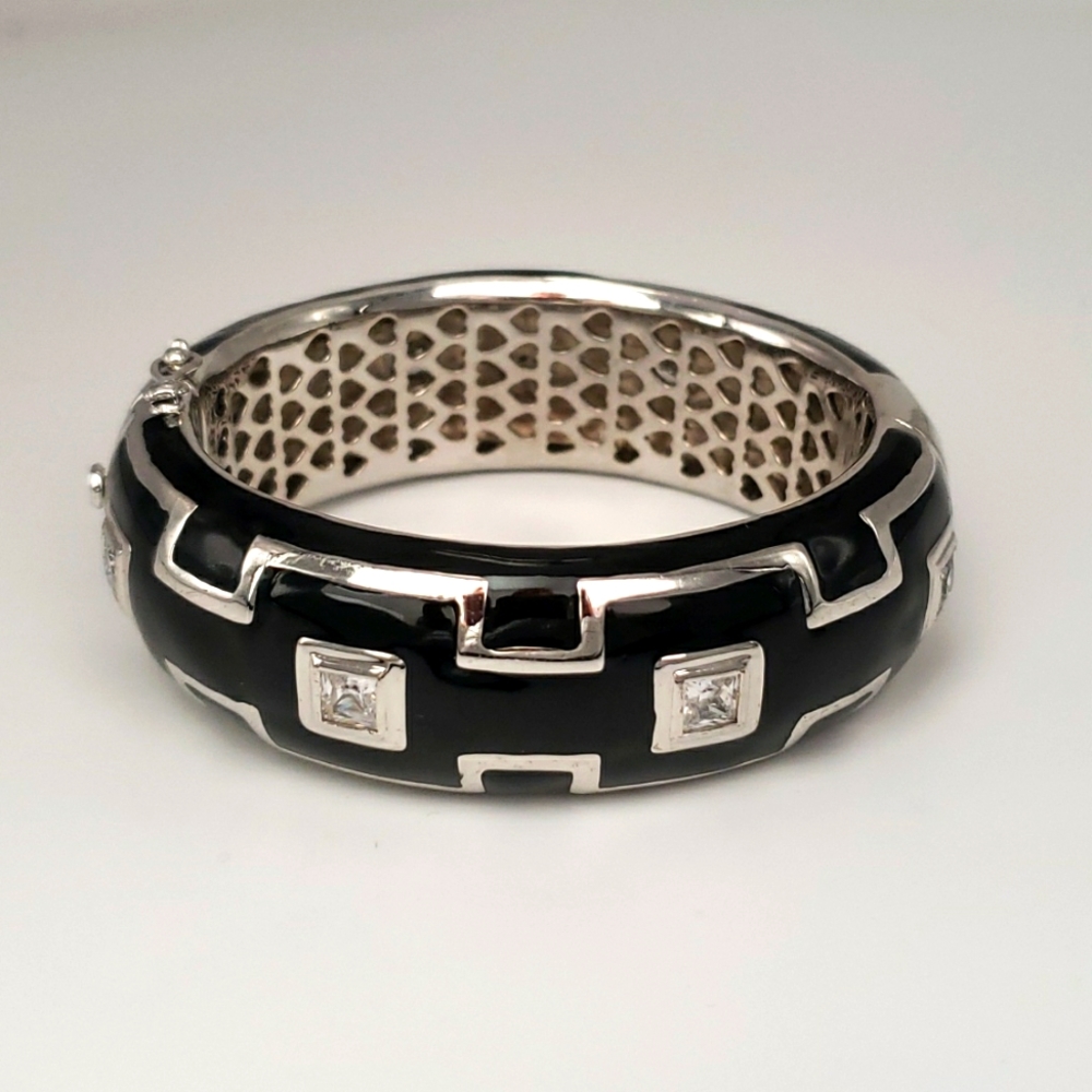 Rhodium plated cubic zirconium 🖤 black enamel bangle